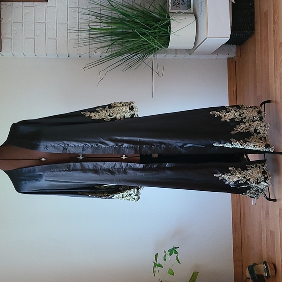 Satin Black Robe with Gold Applique M - Picture 3 of 9